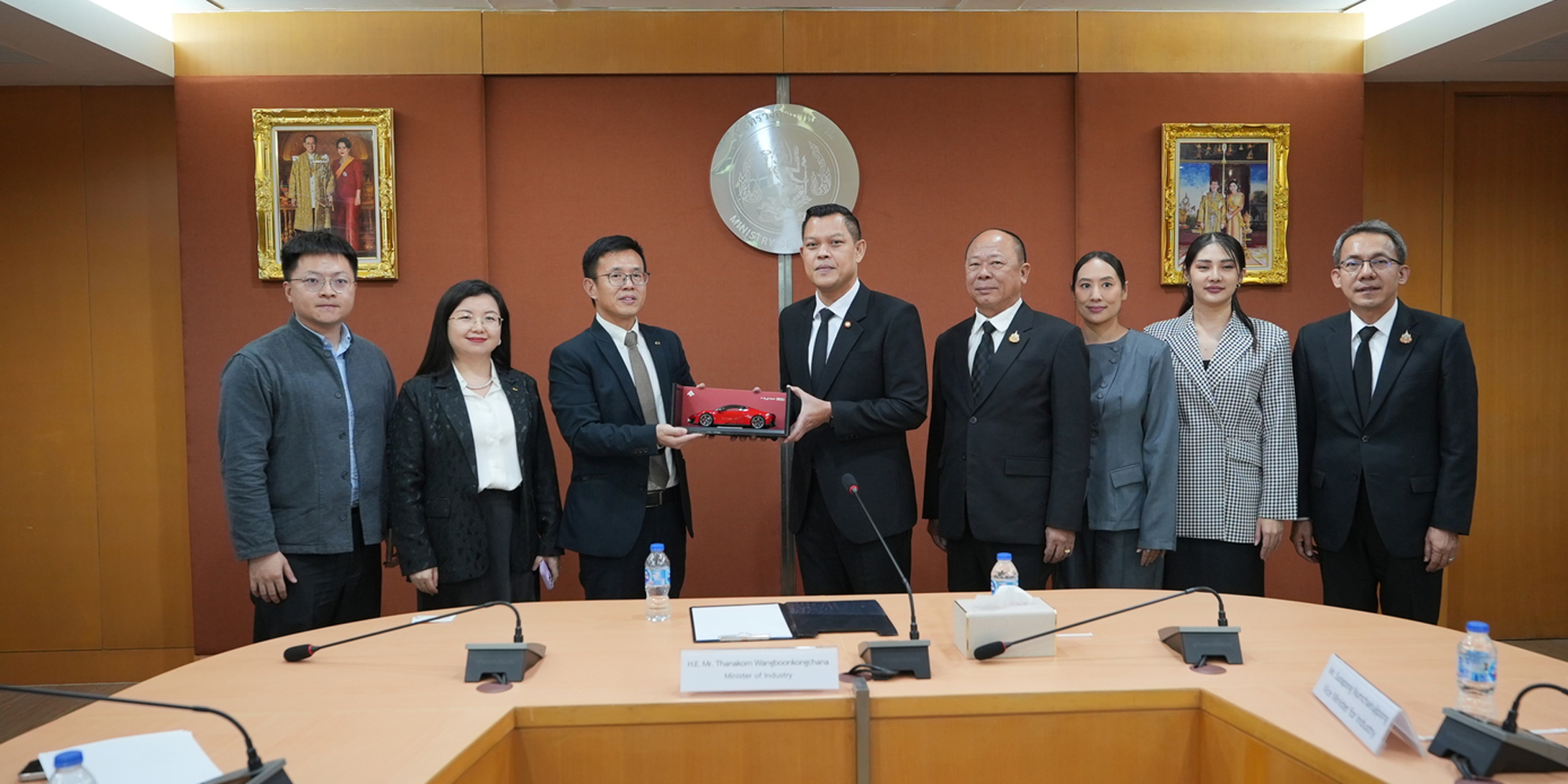 GAC AION Thailand เข้าพบรัฐมนตรีว่าการกระทรวงอุตสาหกรรม แลกเปลี่ยนแนวทางพัฒนาอุตสาหกรรมยานยนต์ไฟฟ้าในไทย